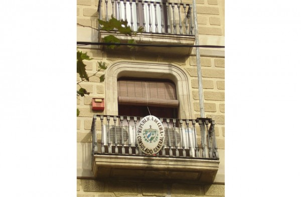 Balcones-diplomaticos-en-el-Paseo-de-Gracia4