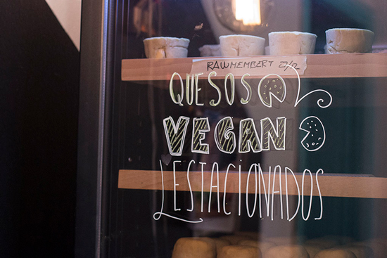 11 Hamburguesa, gofres y queso: los best seller de un restaurante vegano